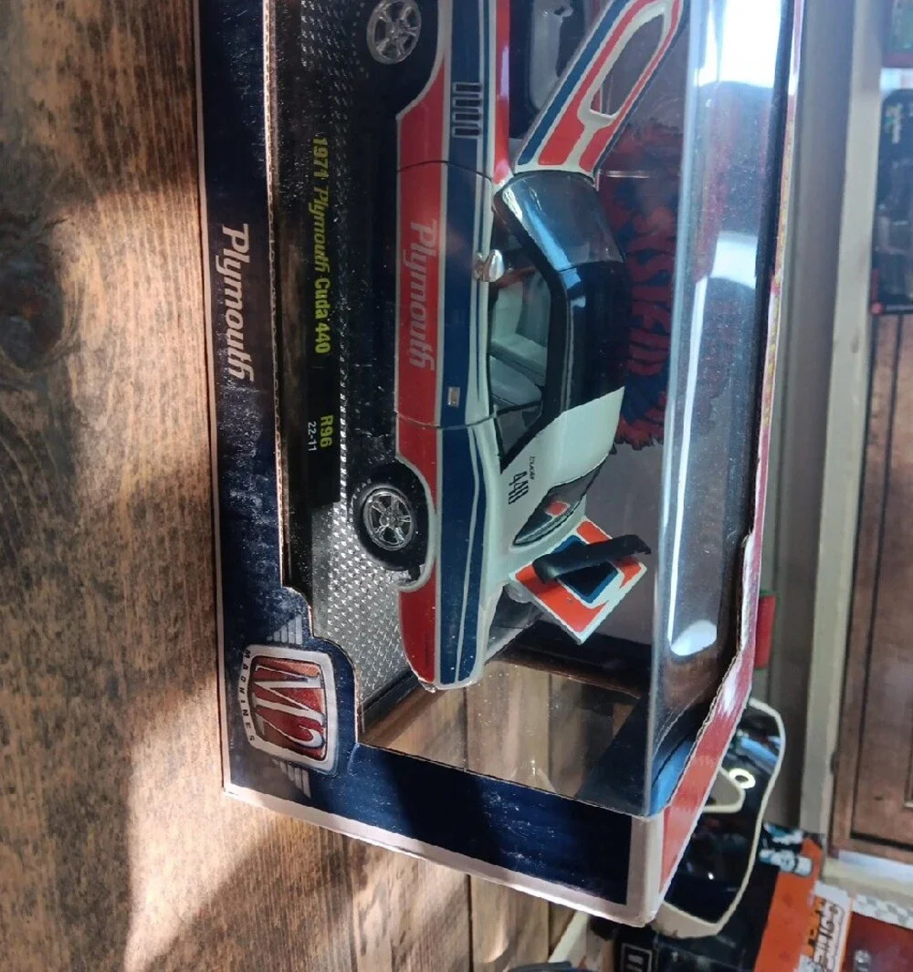 1/24 1971 Plymouth Barracuda 440 White with Blue and Red Stripes Bad Box